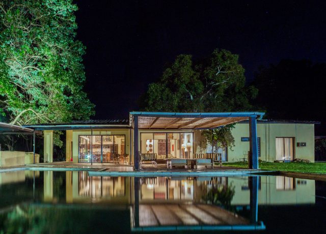 estate-gallery-house-night